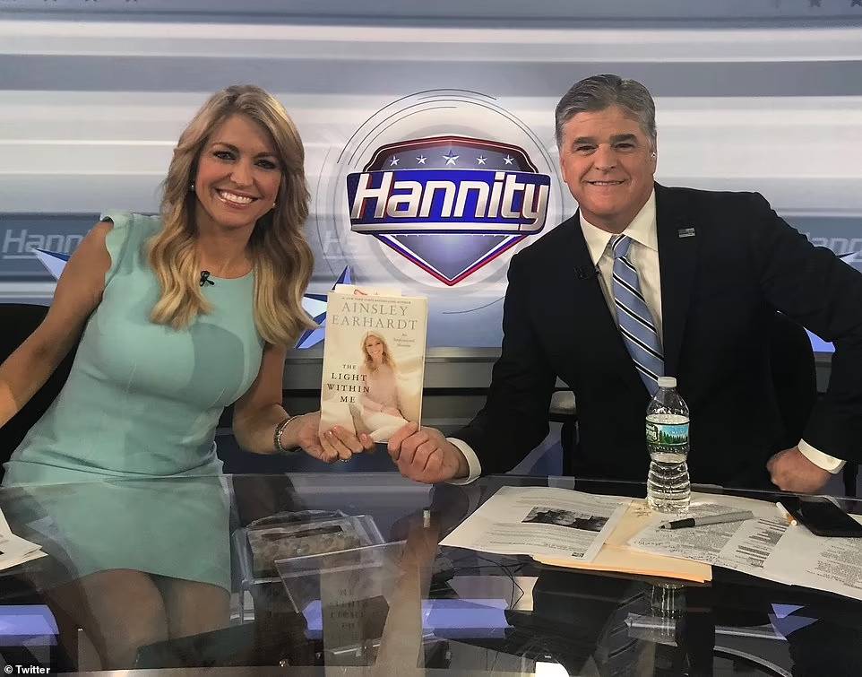 Sean Hannity New Wife Meet Sean Hannity Girlfriend Ainsley Earhardt Know Who Is He Dating 1975