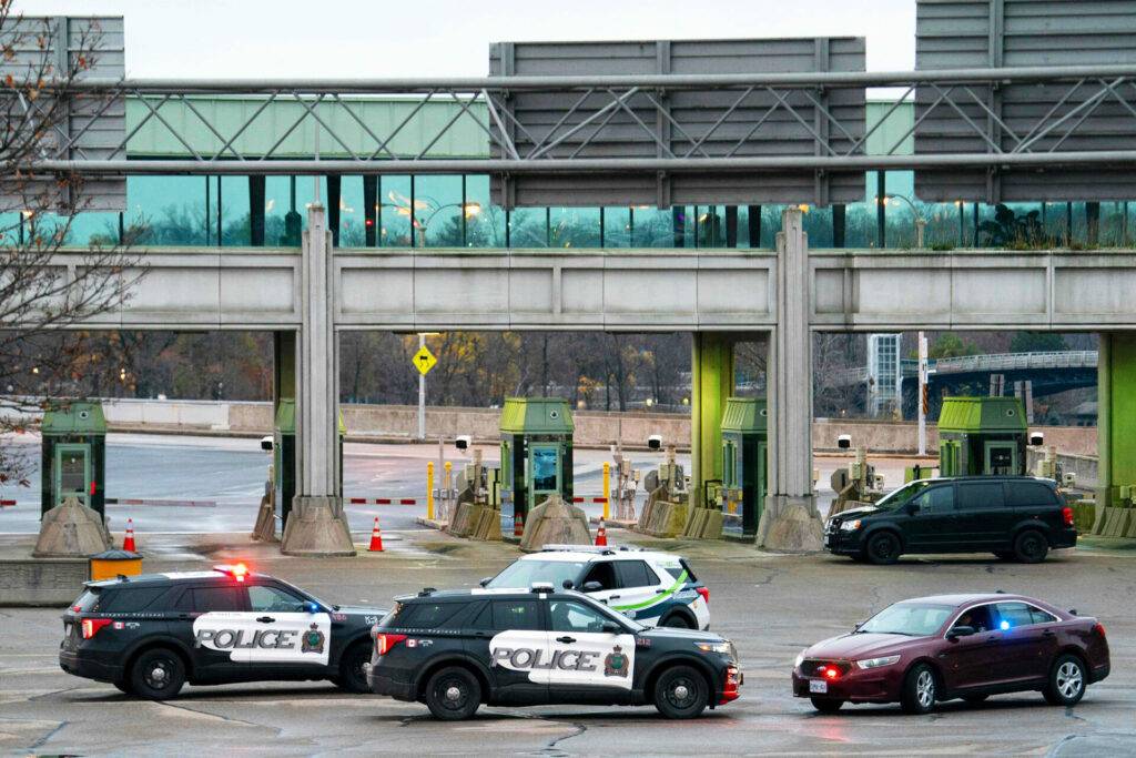 car explosion rainbow bridge niagara