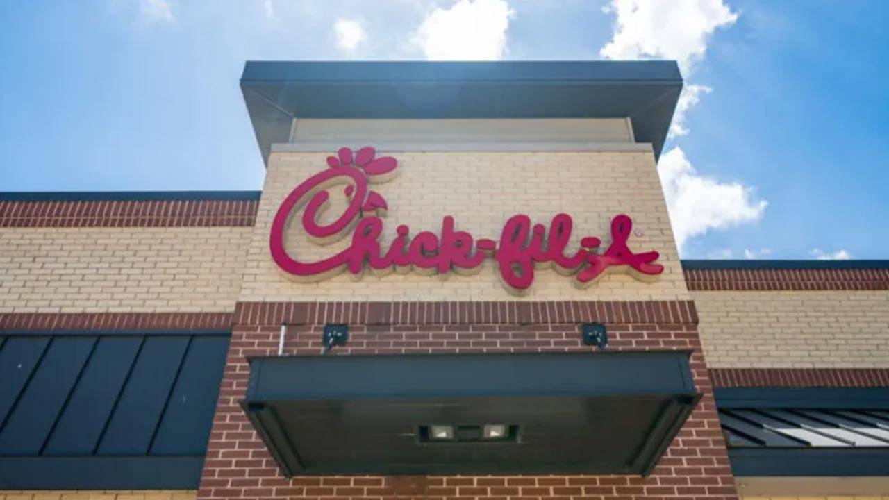 Is Chick Fil A Open On Thanksgiving Day