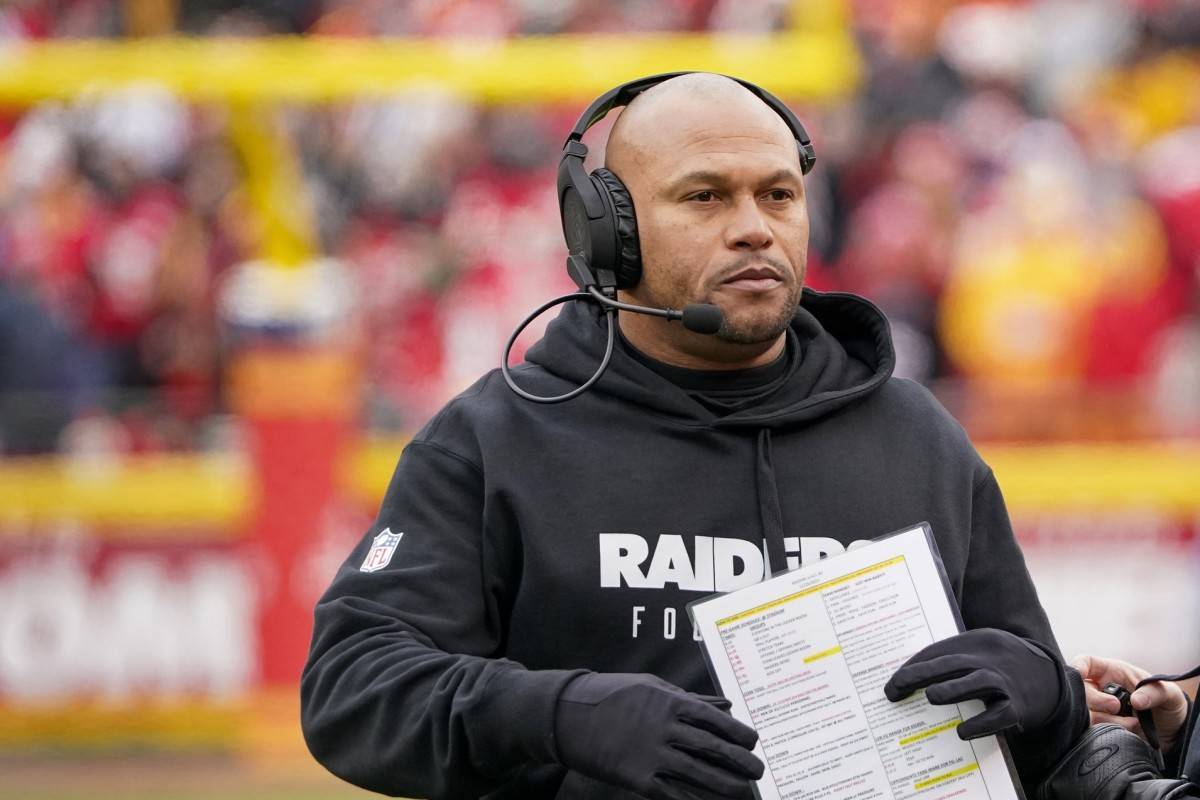 Antonio Pierce Raiders Net Worth, NFL Coach Antonio Pierce Contract