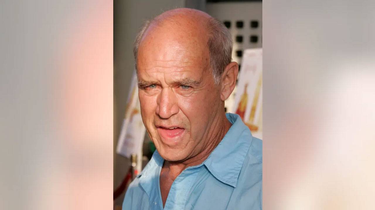 Geoffrey Lewis 1