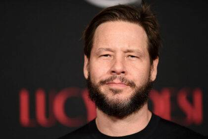 Ike Barinholtz 1