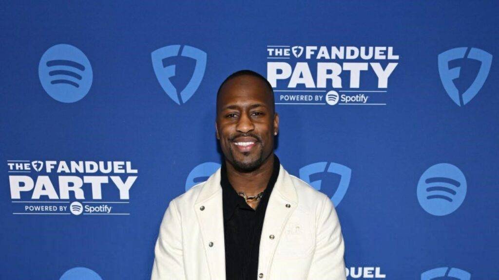 Vernon Davis attends the FanDuel Super Bowl party, Photo